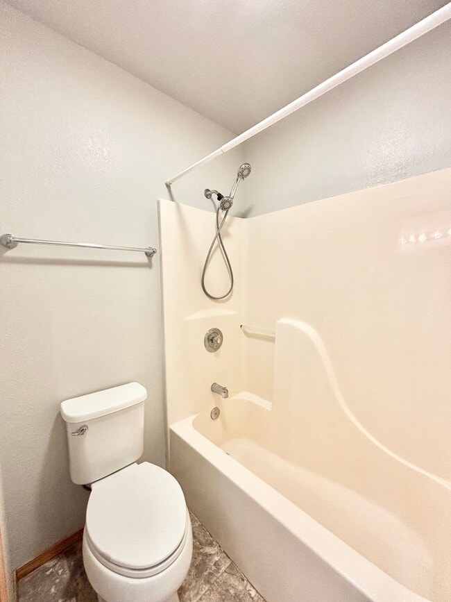 Building Photo - Great 4 bedroom home close to MSU & the ho...