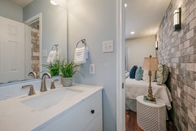 Building Photo - Charming Orchard Acres Home