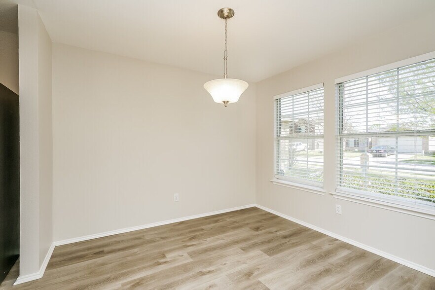 Building Photo - 8813 Sagebrush Trail