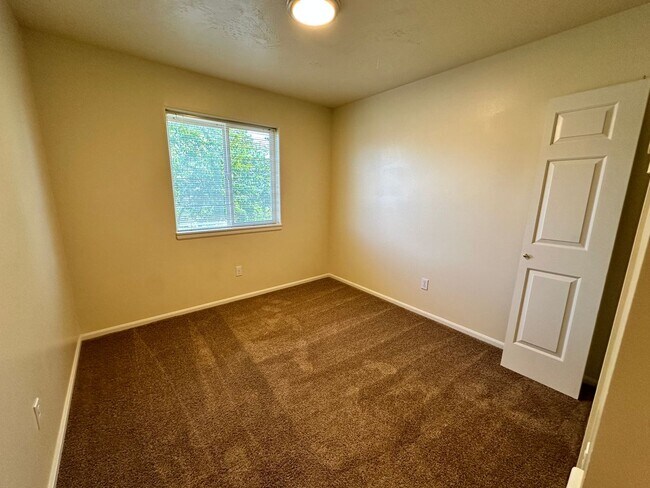 Building Photo - 2607 S Cloverleaf Loop
