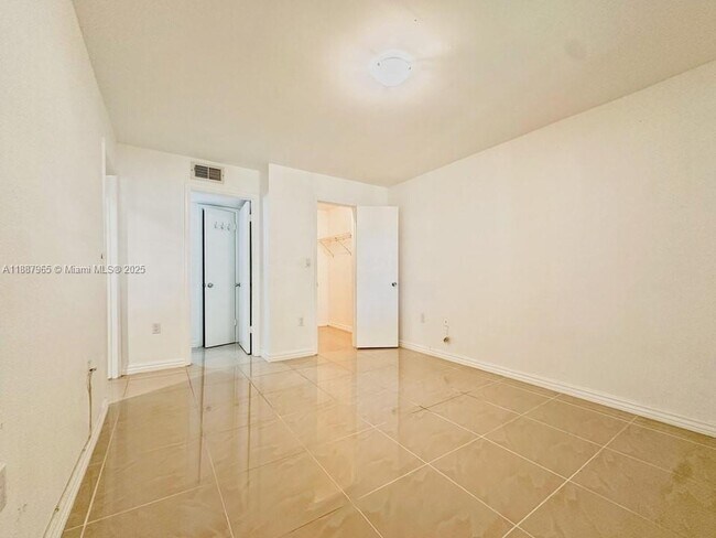 Building Photo - 10500 SW 155th Ct