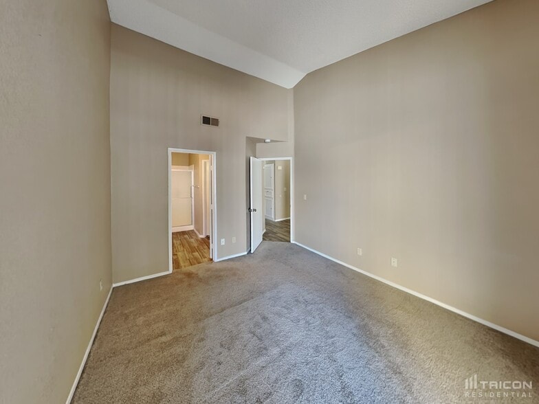 Building Photo - 733 Reagan Dr