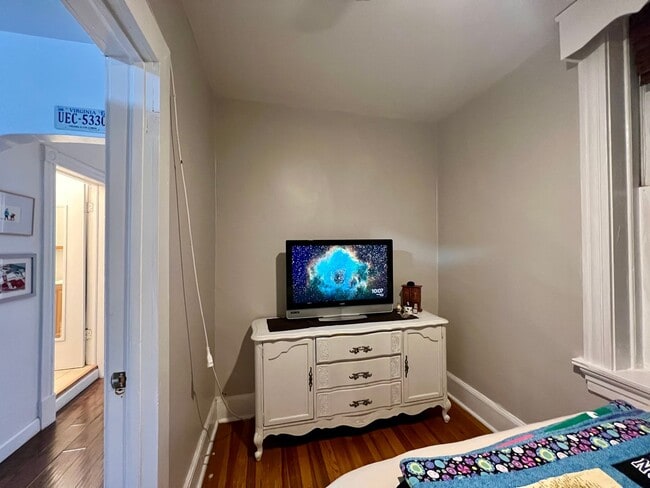 Building Photo - 1902 W Cortland St