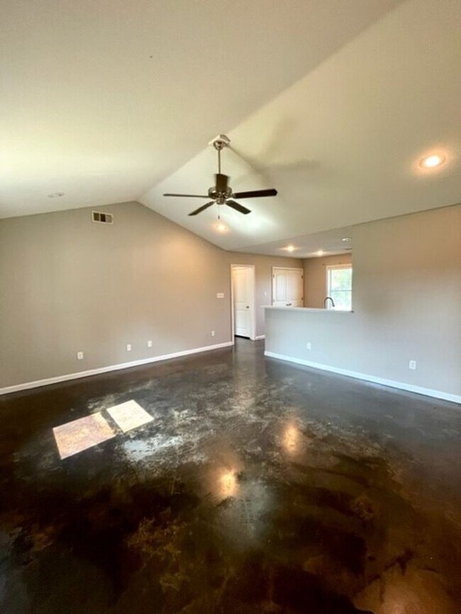 Building Photo - 3 bed / 2 bath in Pocahontas