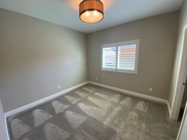 Building Photo - 3163 Parks Ave