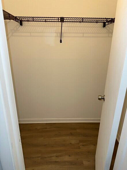 Building Photo - 2771 Riverside Dr