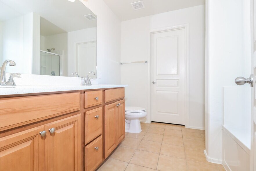 Building Photo - 28779 N Spur Dr