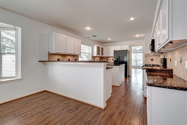 Building Photo - 22926 Rainbow Bend Ln