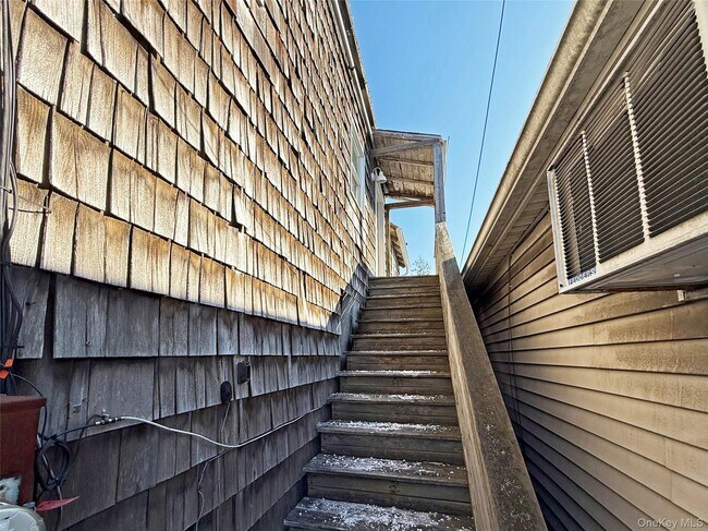 Building Photo - 495 Montauk Hwy