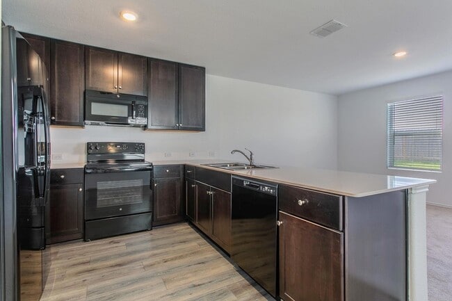 Building Photo - 460 Marty Allen Lp