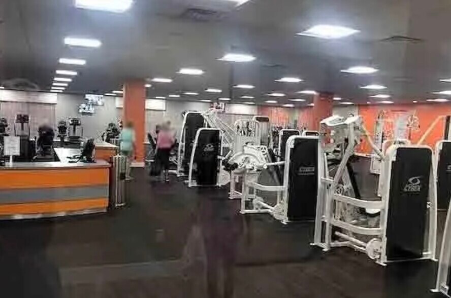 Gym CLub - 3004 Cornwall a