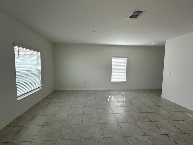 Building Photo - 989 Harold Pass