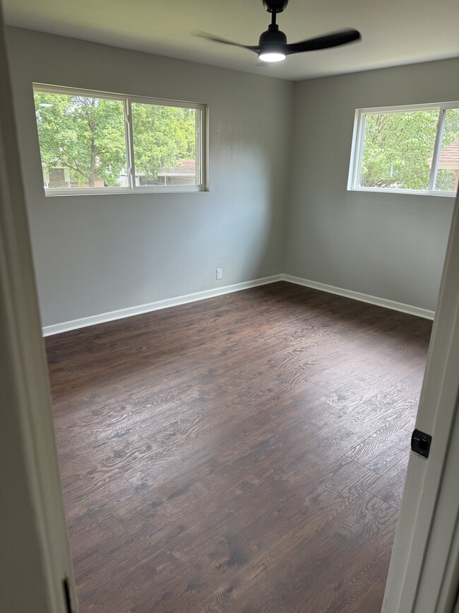Building Photo - 3315 Robinhood Ln