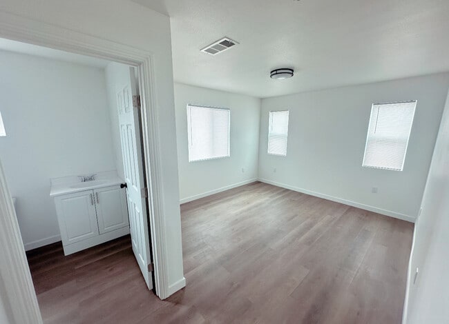 Building Photo - 10207 Bartee Ave