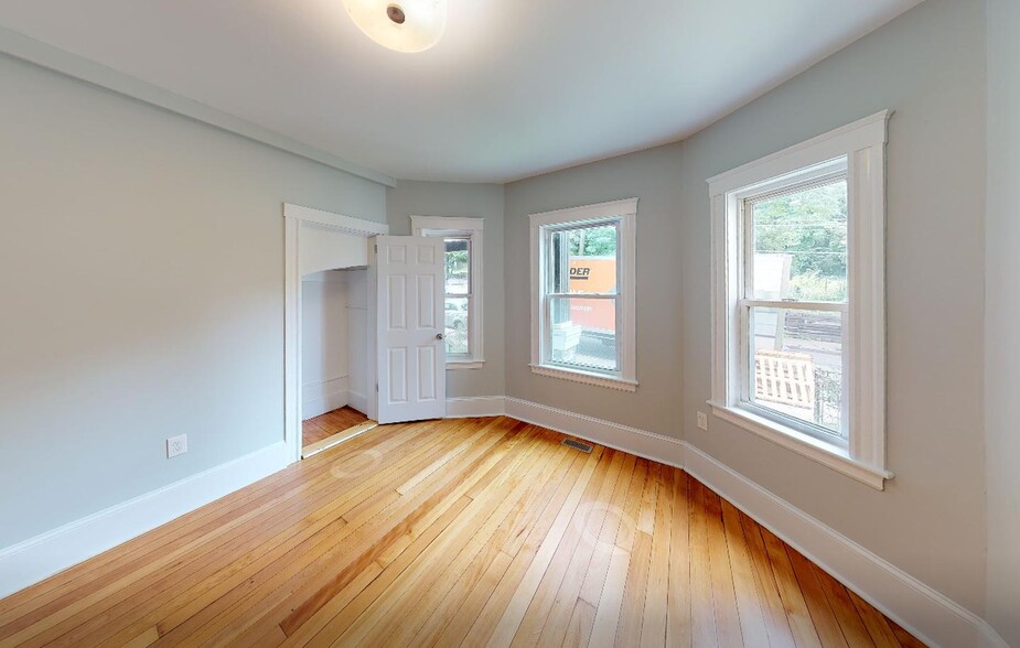 Building Photo - 110 Greenbrier St