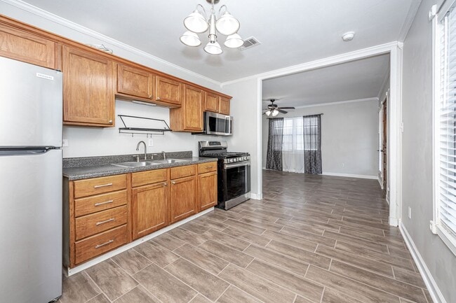 Building Photo - Adorable Updated Cottage in Pascagoula