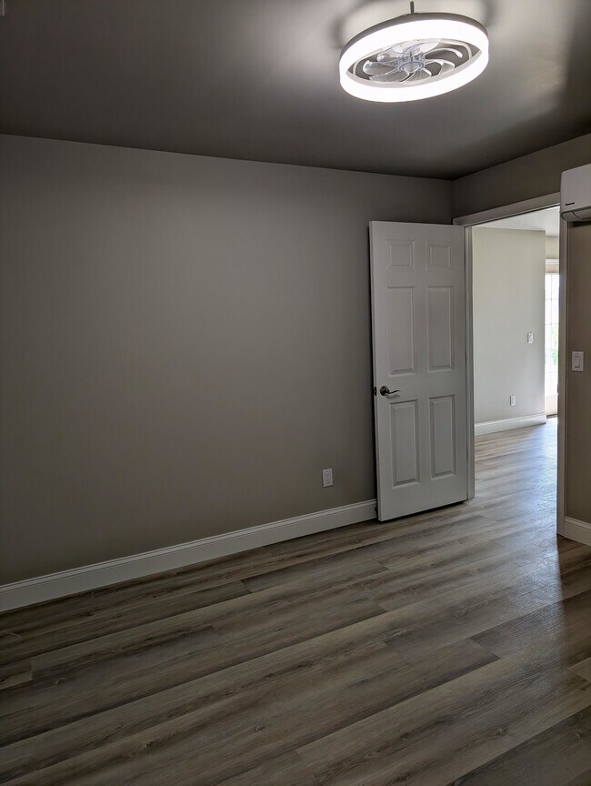 Building Photo - 1805 Hillshire Dr