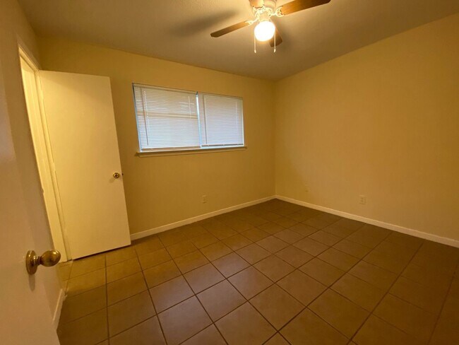 Building Photo - Charming 3 bed/2 bath home for rent in the Old River Manor subdivision in Channelview,