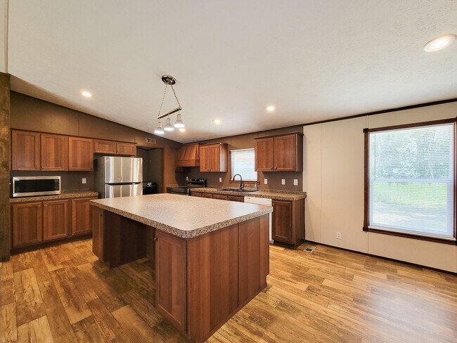 Building Photo - Cozy and Adorable home 4 bedroom 2 bath home on over 1 acre near McRae Lake! Relax on the covered...