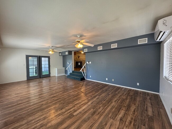 Building Photo - 5119 Mesa Dr