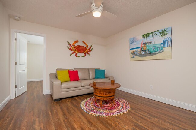 Building Photo - 6832 Middleton Ave