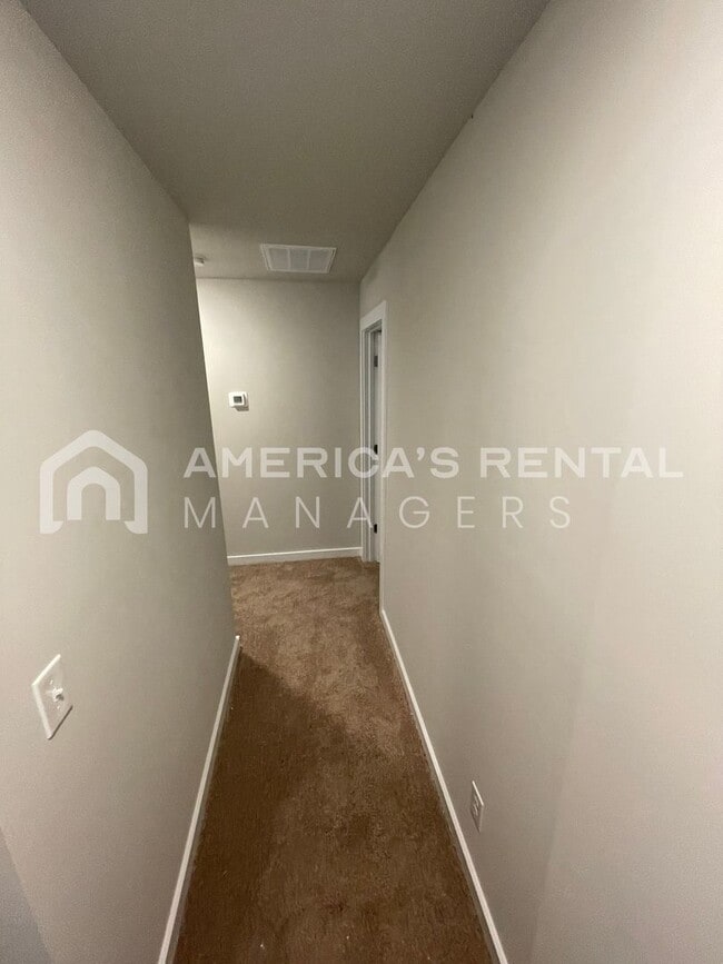 Building Photo - Home for Rent in Weaver, AL!!! Available to View Now!!!