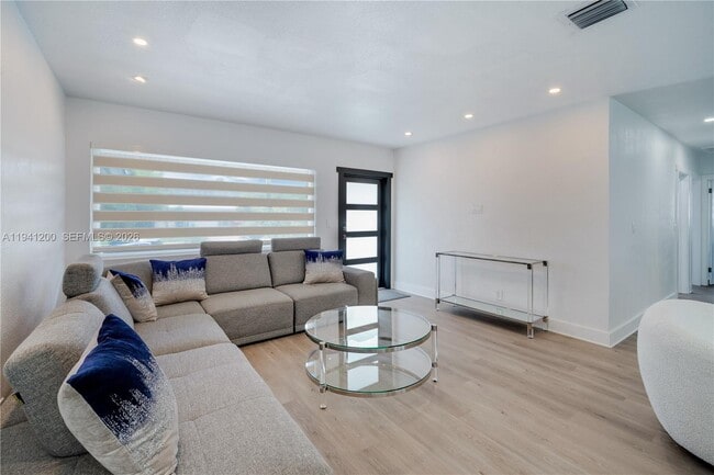 Building Photo - 1931 SW 22nd Ave