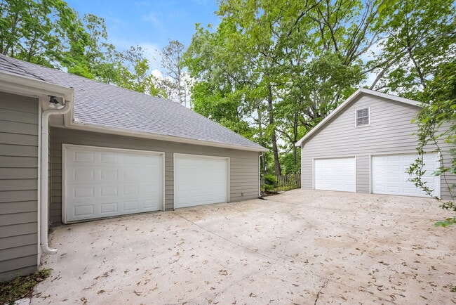 Building Photo - 14 Sleepy Hollow Ct