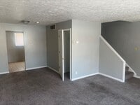 Building Photo - Charming 2-Bedroom Property in Prime Location