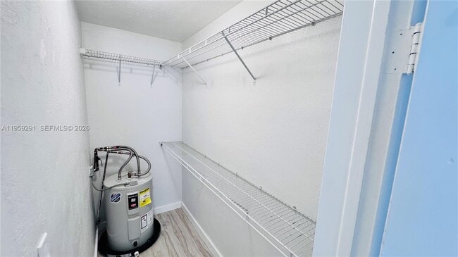 Building Photo - 718 SE 13th St