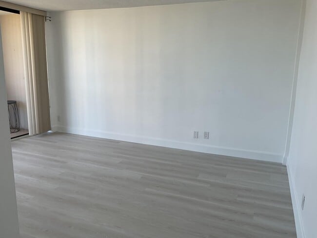 Building Photo - 2425 Presidential Way