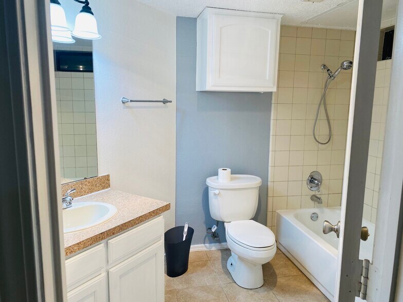 Building Photo - 1614 Pecan Chase Cir