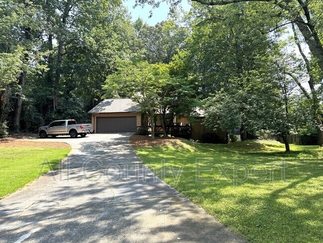 Building Photo - 1302 Colony Dr