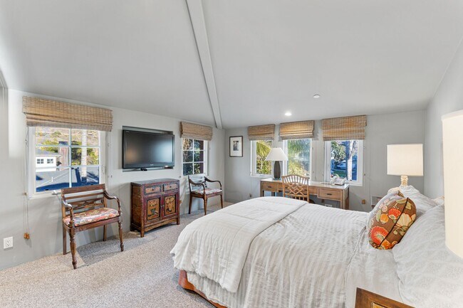 Building Photo - GORGEOUS CUSTOM BEACH HOME - Solimar Beach Colony