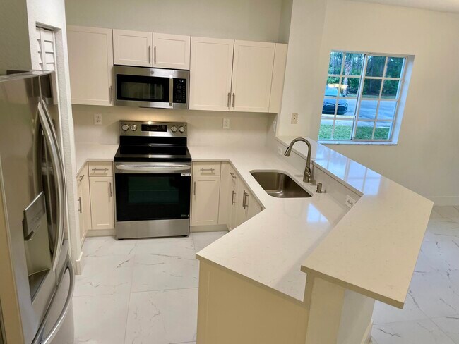 Building Photo - 4987 SE Mariner Garden Cir