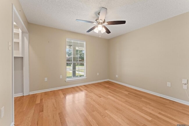 Building Photo - 685 Daventry Dr