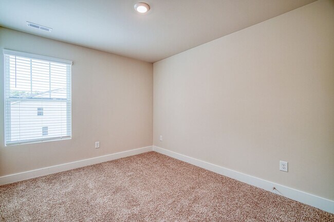 Building Photo - 691 Millwright Wy