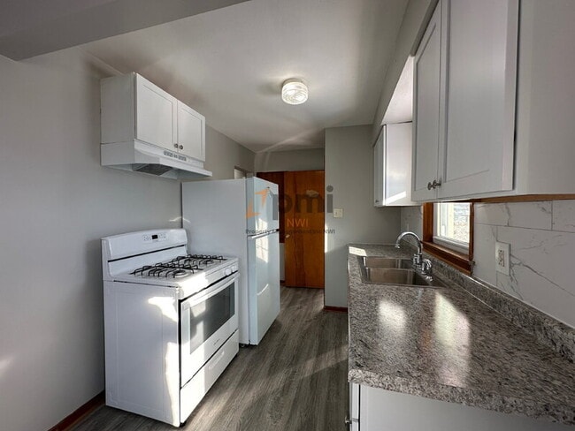 Building Photo - 6617 Parrish Ave