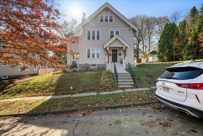 Building Photo - 15 Clearview Ave