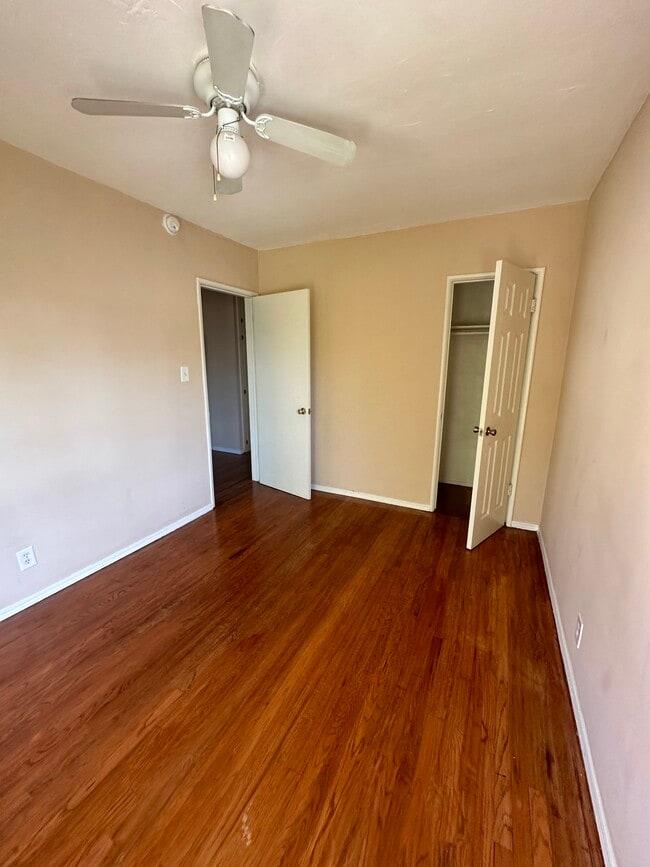 Building Photo - 7303 Woodley Ave