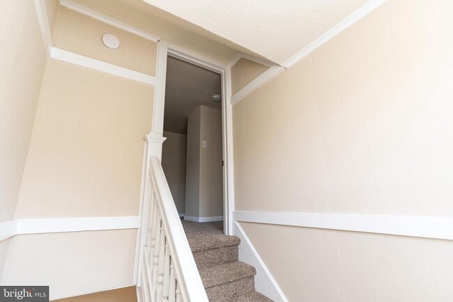 Building Photo - 915 N Division St