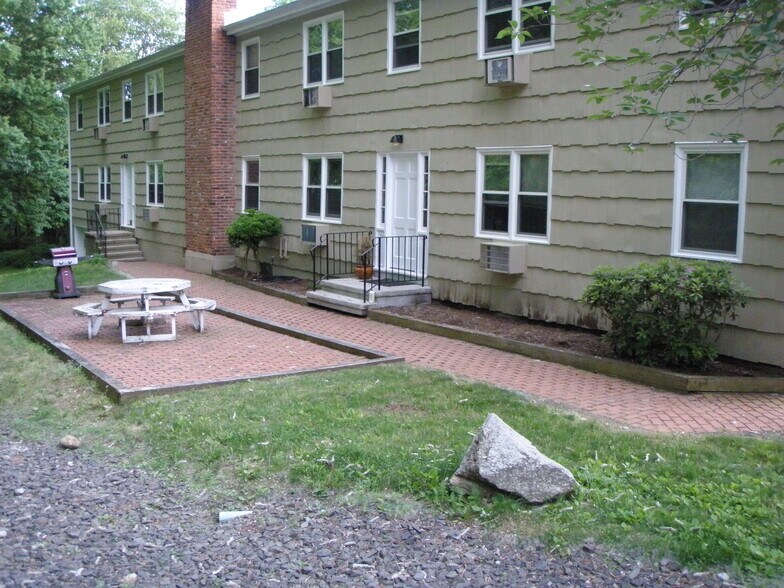 Building Photo - 31 Pilgrim Trl