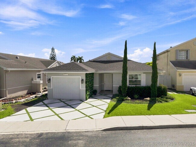 Building Photo - 372 W Riverbend Dr
