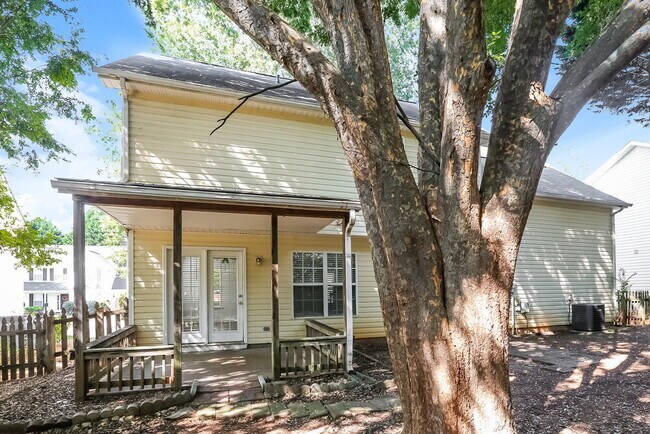 Building Photo - 15476 Stone Hollow Dr