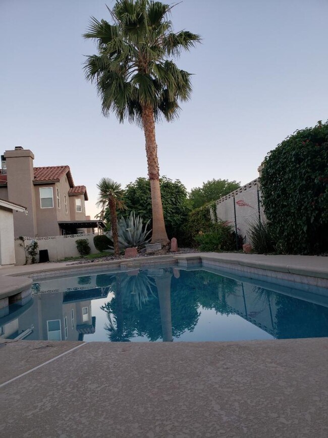 Building Photo - 137 Weatherstone Dr