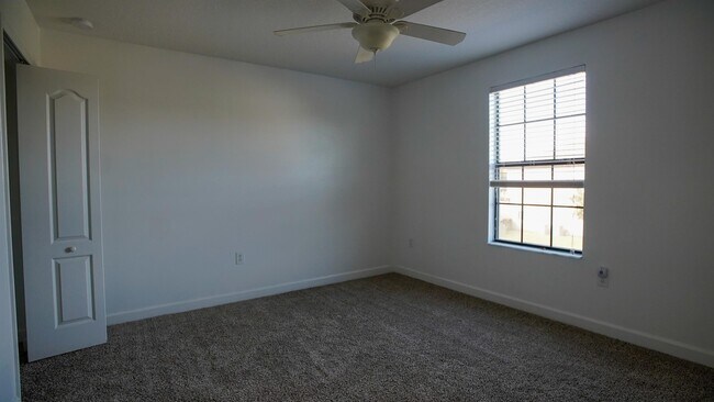 Building Photo - 1528 Moon Valley Dr