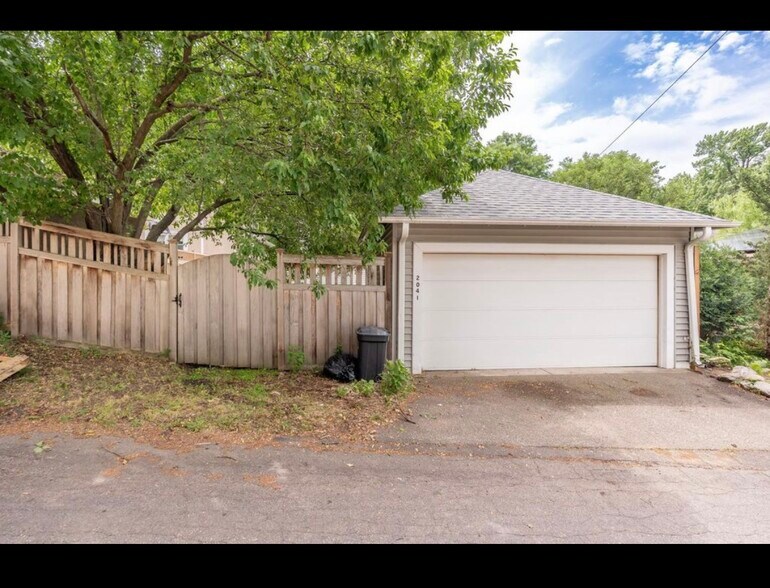 Building Photo - 2041 Princeton Ave