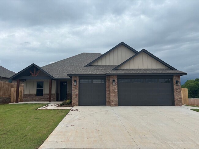 Primary Photo - Wonderful 4 Bed 2 Bath Home in Norman