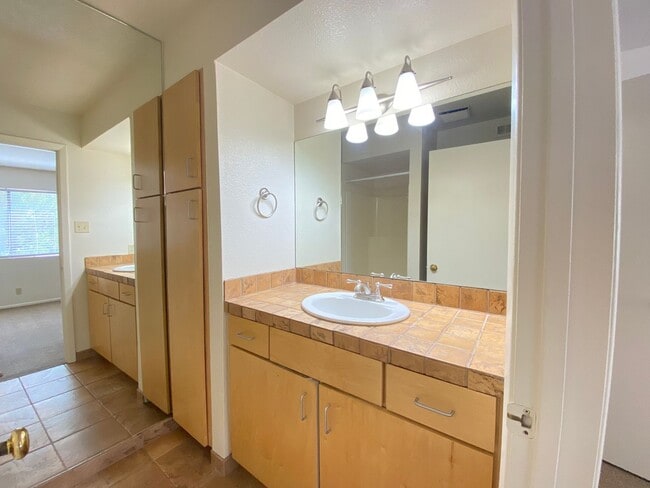 Building Photo - Beautiful Condo at The Reserve