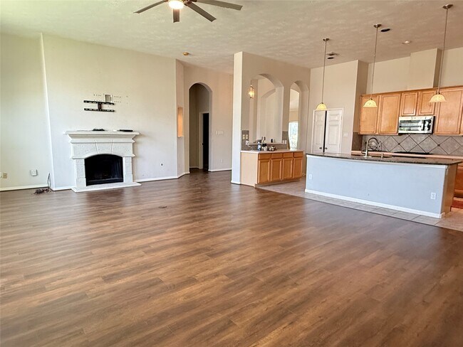 Building Photo - 11605 Bay Ledge Dr